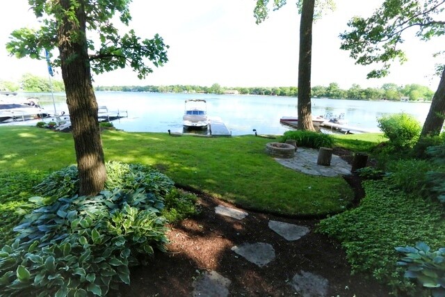 Primary Photo - 141 Edgewater Dr