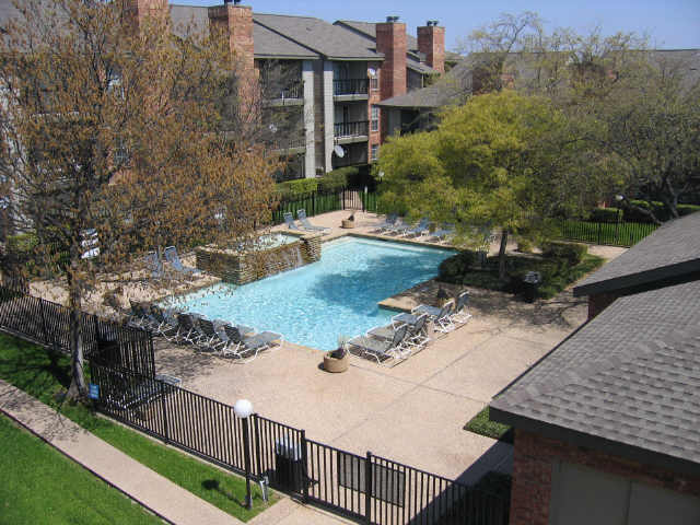 Cimarron Court Condominiums 18333 Roehampton - 18333 Roehampton Dr