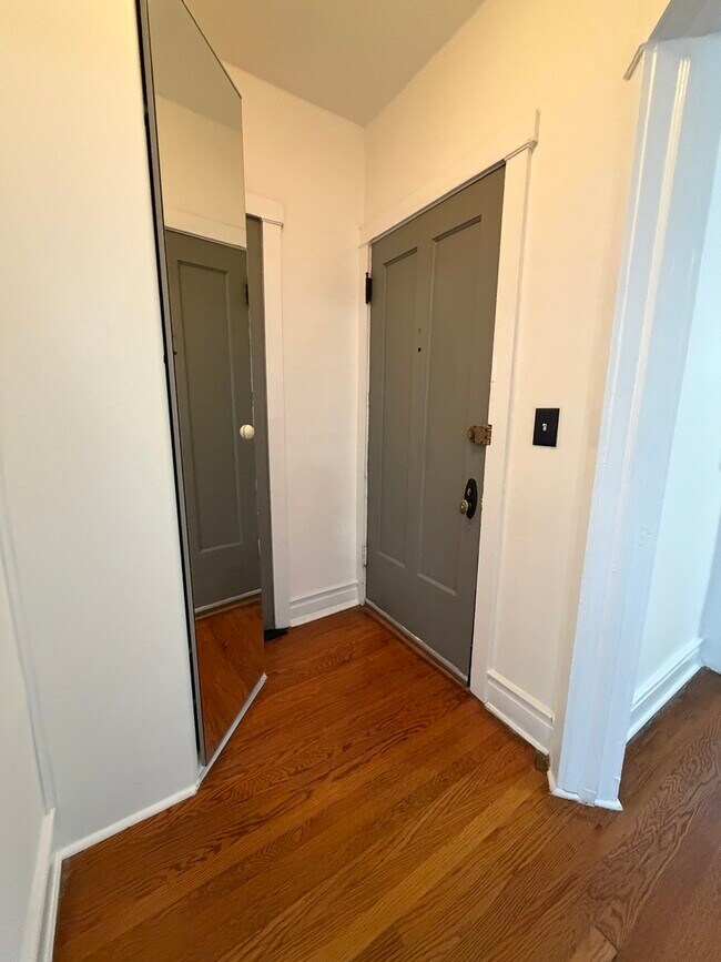 Foto del edificio - 3722 N Sheffield Ave