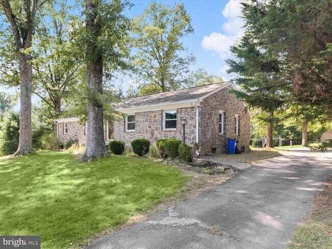 Foto del edificio - 3116 Bethany Ln