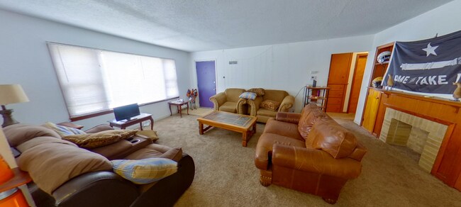 Foto del edificio - 3D Tour Available - Huge House + Pet Frien...