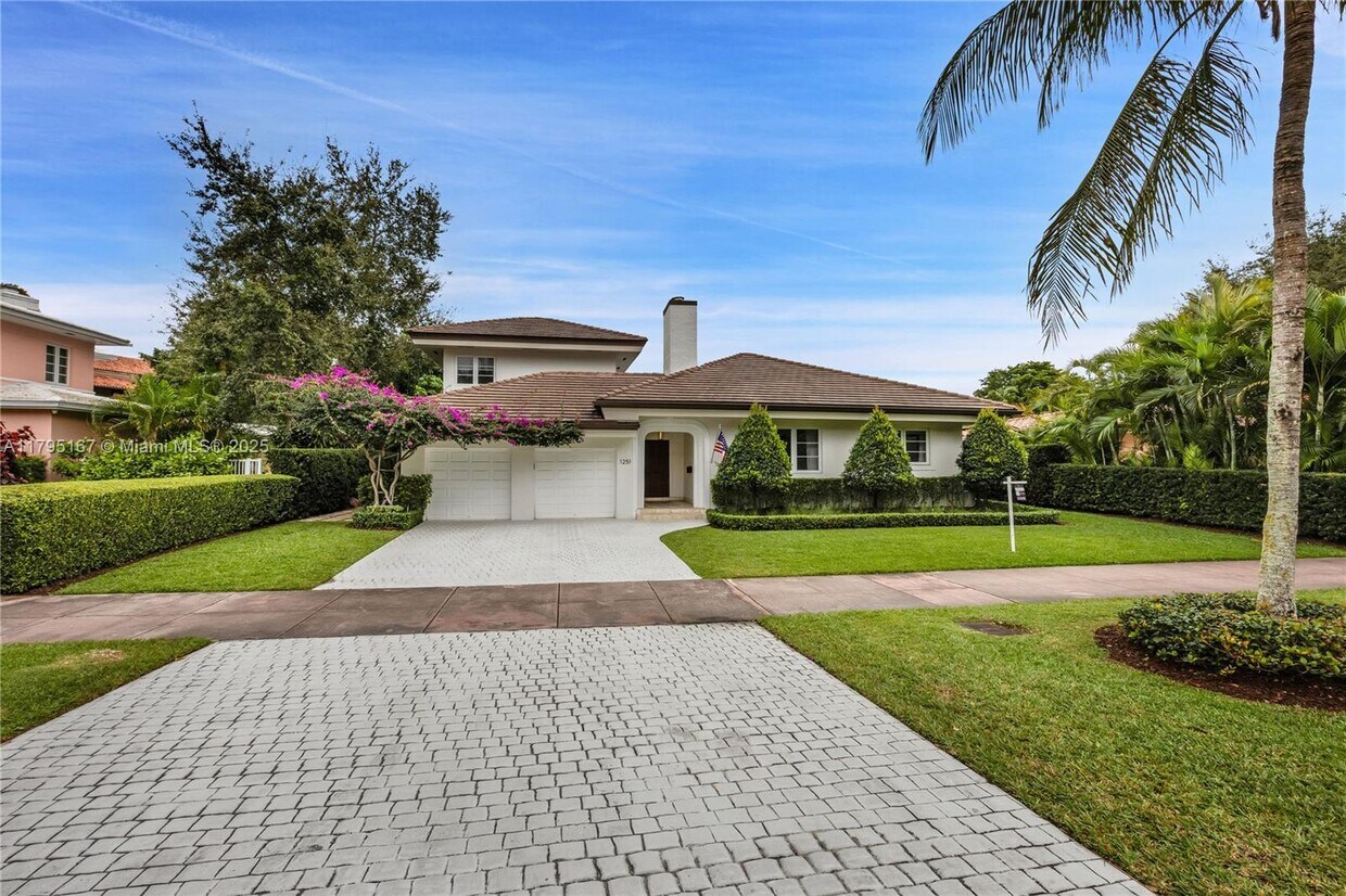 Foto principal - 1251 Anastasia Ave