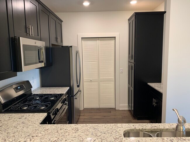 Kitchen - 624 Marion Ln