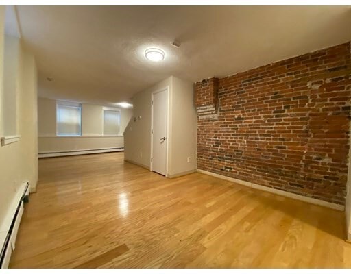 Building Photo - 14 Anderson St