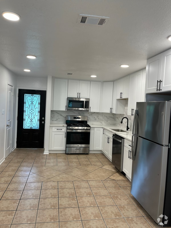 Building Photo - 1508 Valleyridge Dr