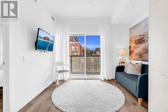 Photo du bâtiment - 863 St Clair Ave W
