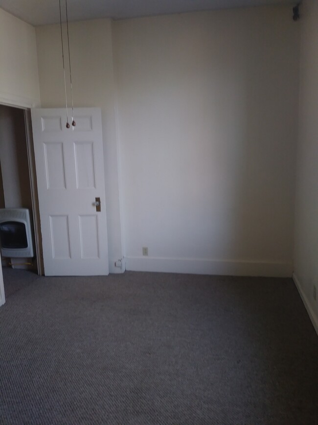 Building Photo - 2232 Ravine St