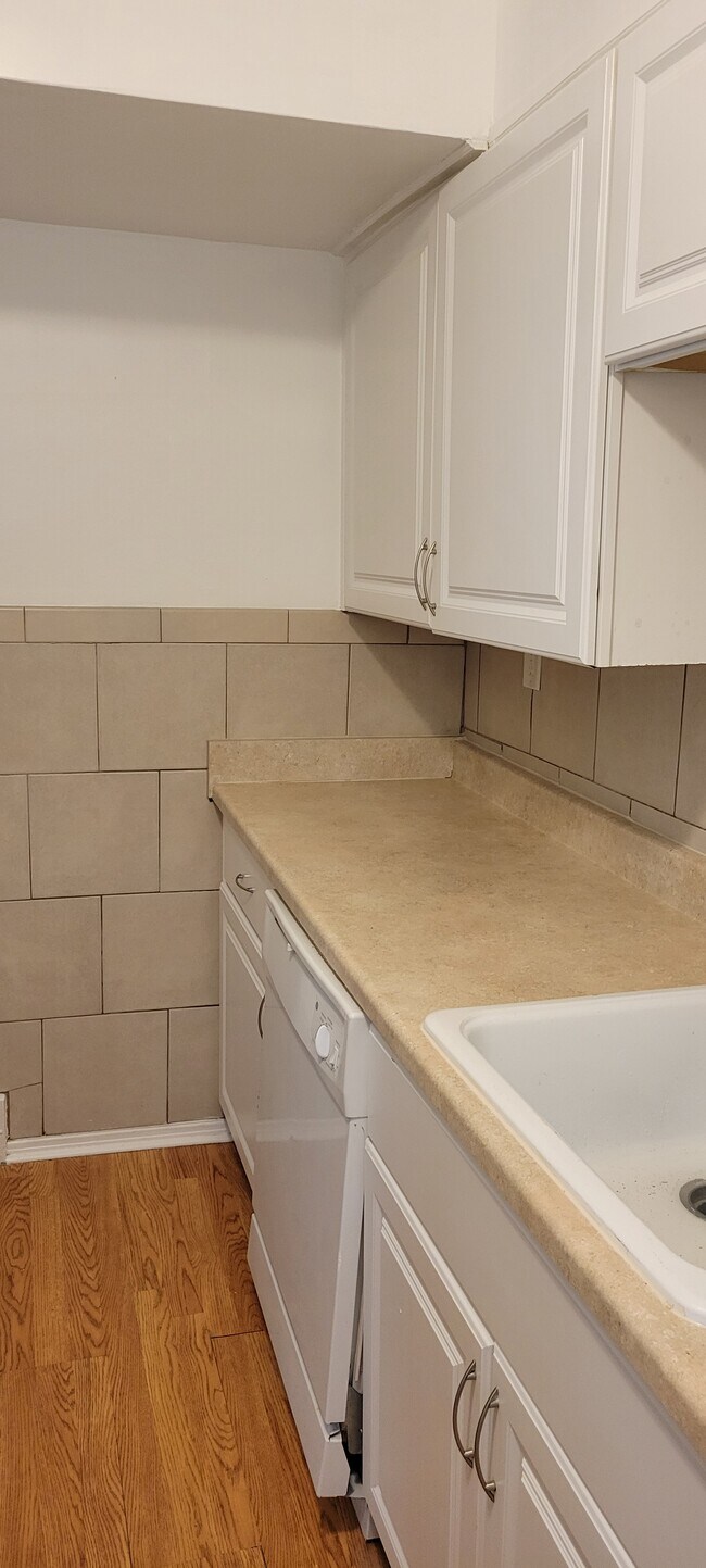 Kitchen - 21501 Kingsville St