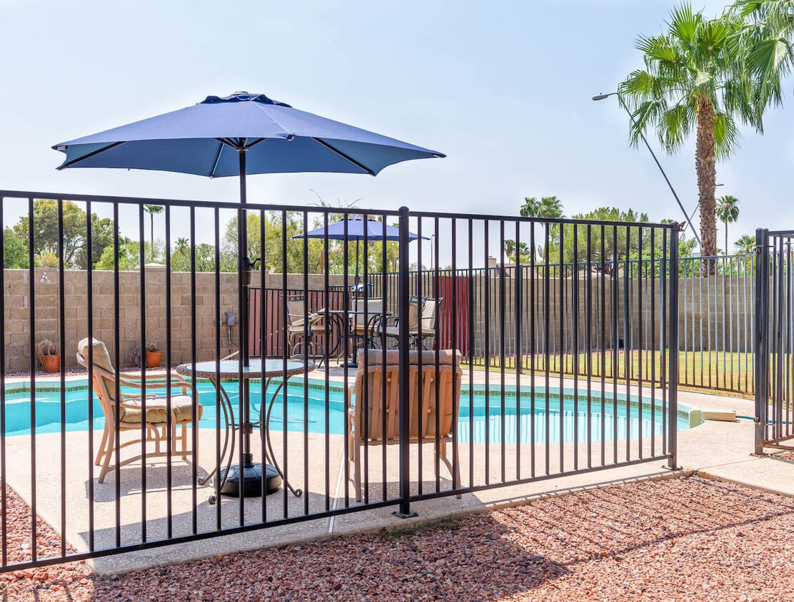 Gorgeous fenced pool with lots of seating areas! - 2213 W Los Arboles Pl