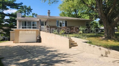 Building Photo - 229 Hickory St