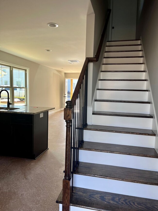 Foto del edificio - 1235 Bluebird Rd., Unit C