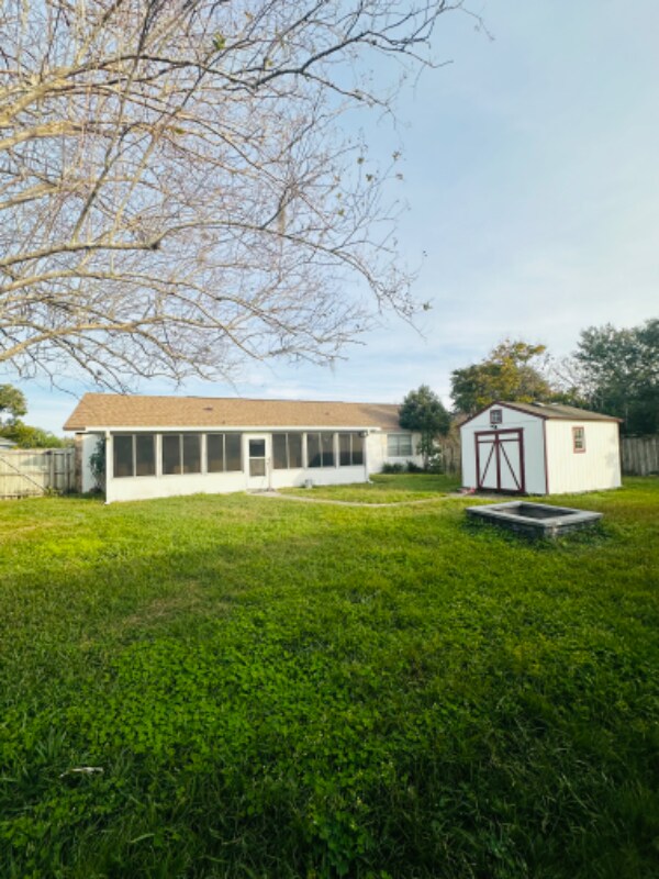 Building Photo - 648 Pyramid Ave