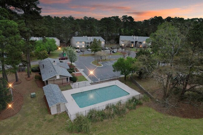 Building Photo - Dira East