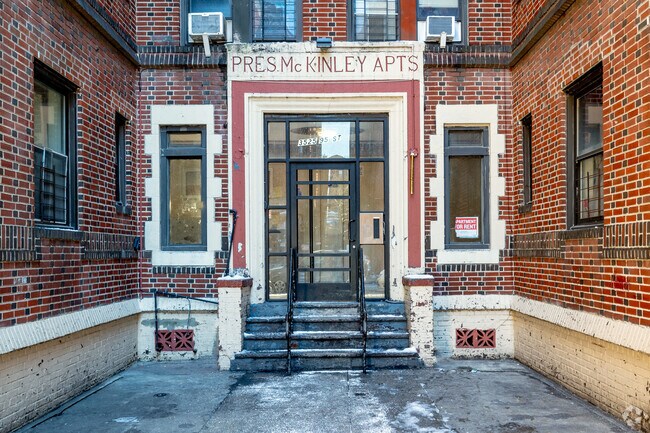 Entrada del edificio - 3525-35-35 95th St