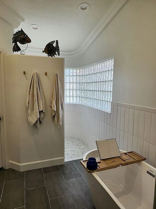 Building Photo - Charming 3 Bedroom Home Next To Sunbrook Golf Club!