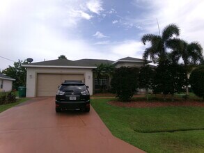 Building Photo - 1092 SW Majorca Ave