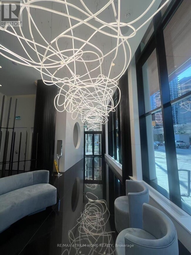 Photo du bâtiment - 280-2280 Dundas St W