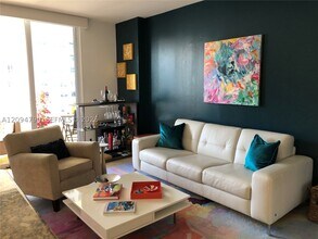 Building Photo - 808 Brickell Key Dr