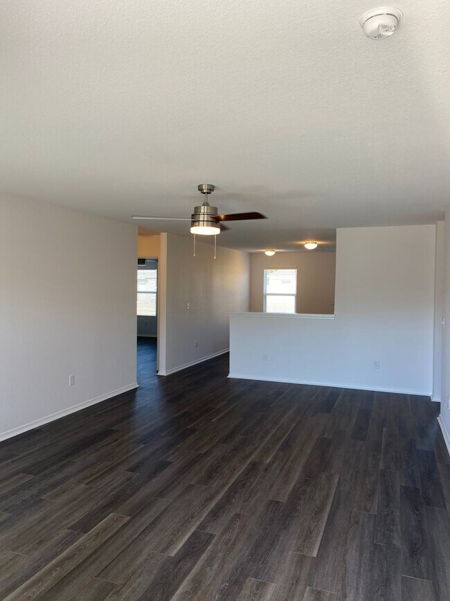 Foto del edificio - Four Bedroom | Two Bathroom Home in Wood at White Oak