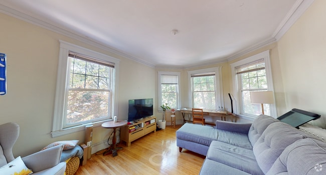 Building Photo - 8A Forest St