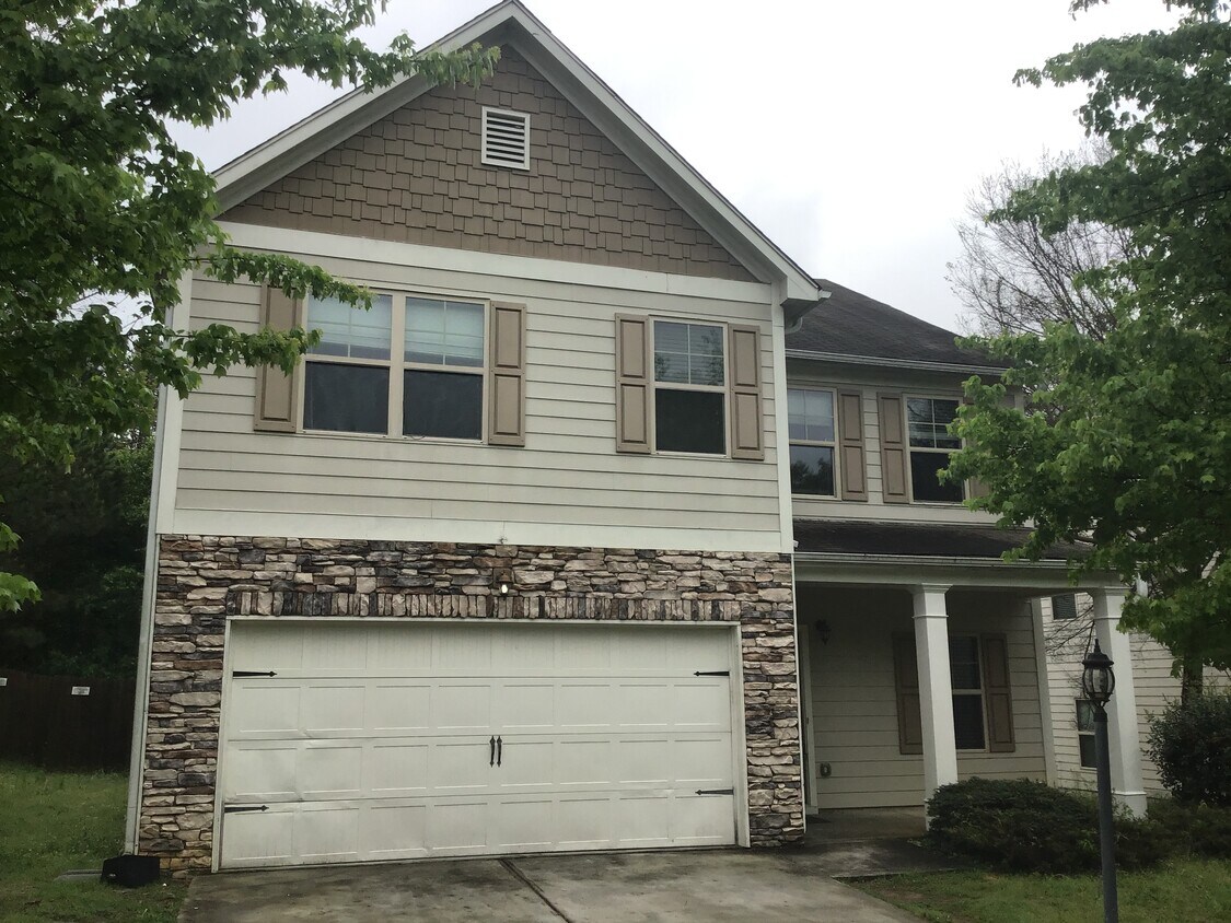 Foto principal - 2444 Beal St