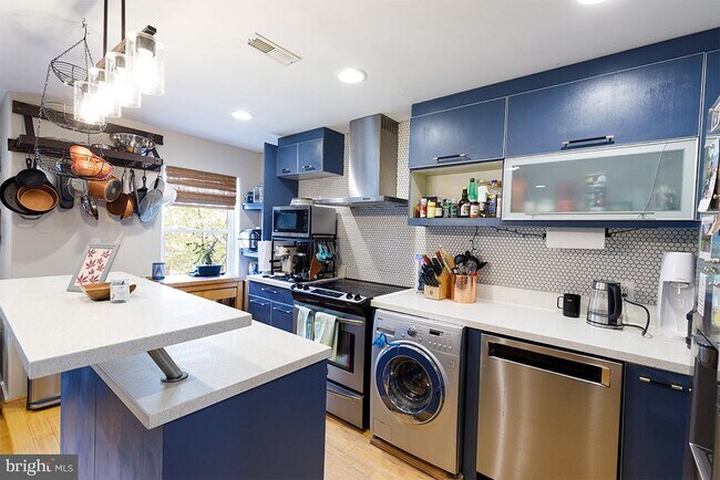 Foto del edificio - 1220 Holbrook Terrace NE