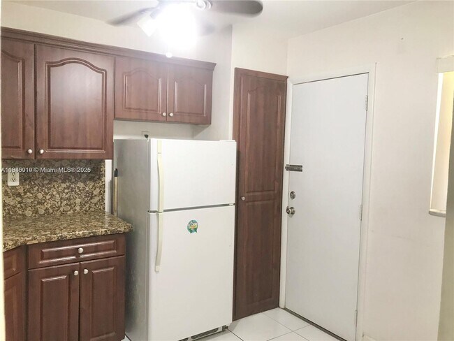 Foto del edificio - 1540 NE 191st St