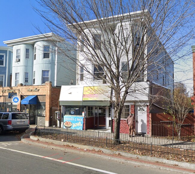 Foto del edificio - 692 Columbia Rd