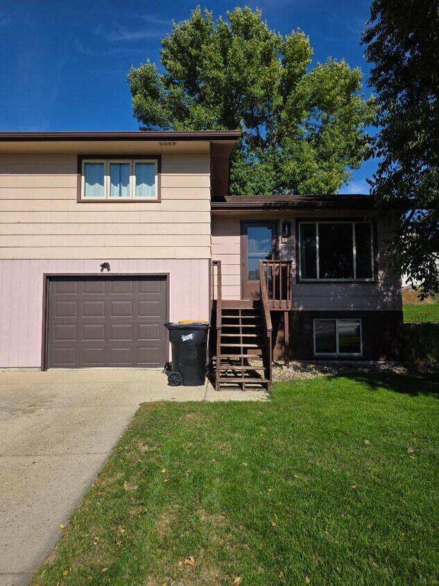 Foto principal - 708 W Interstate Ave