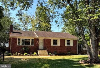 Building Photo - 6807 Dean Dr