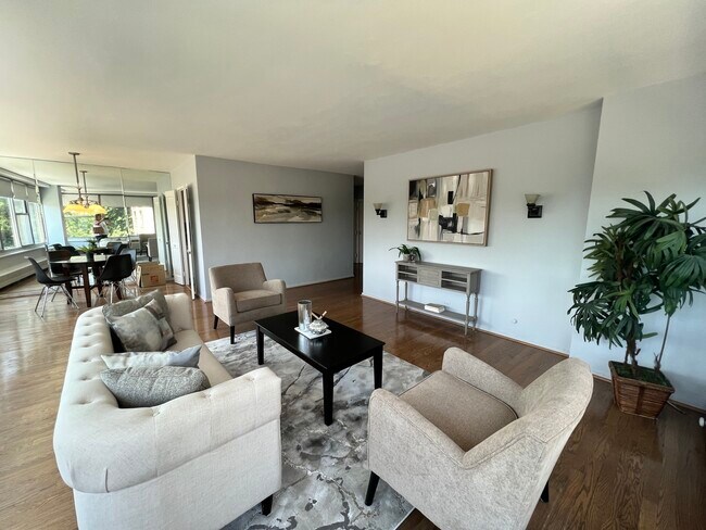 Foto del edificio - 3900 N Lake Shore Dr