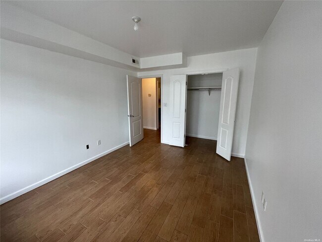 Foto del edificio - 220 Beach 100th St