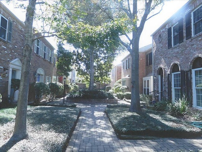 Foto del edificio - 6425 Burgoyne Rd