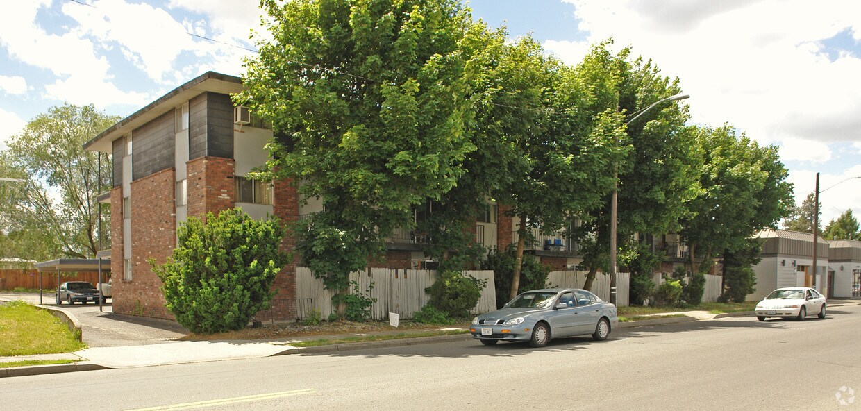 Primary Photo - 1033 W Garland Ave
