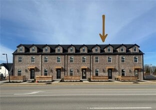 Building Photo - 5904 S Bellview Rd