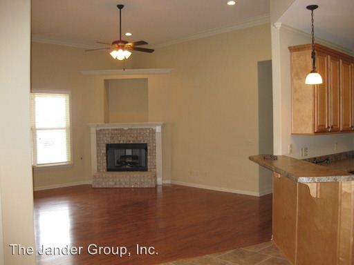 Building Photo - 614 E Crawford Dr