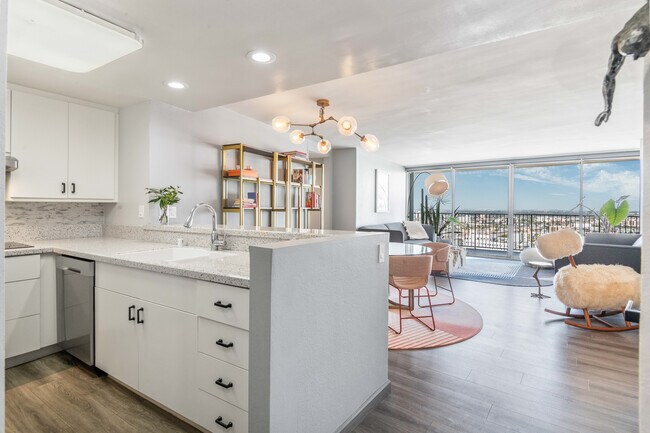 Foto del edificio - 700 E Ocean Blvd