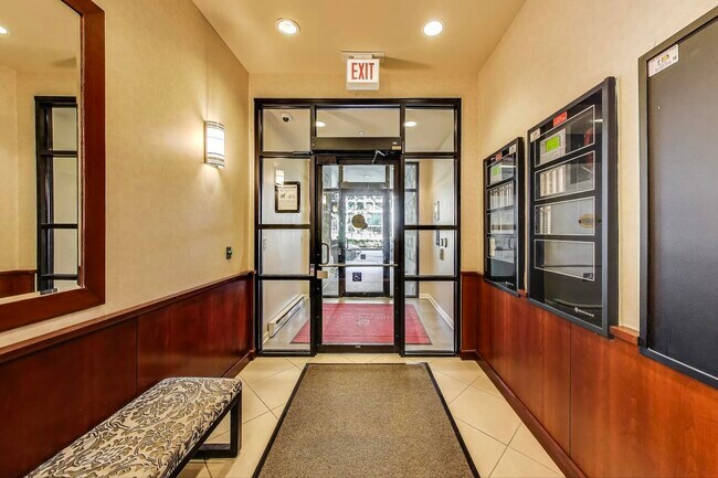 Foto del edificio - 1250 S Indiana Ave