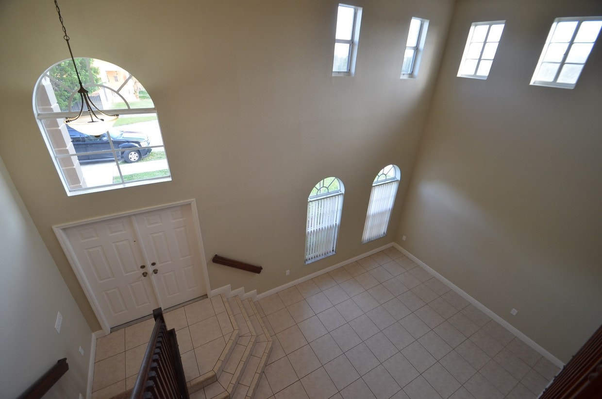 Building Photo - 4390 SW 159th Ave