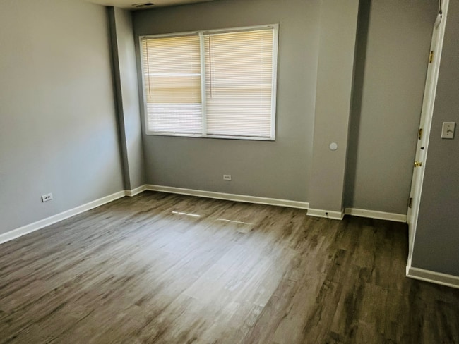 Foto del edificio - 7944 Ogden Ave