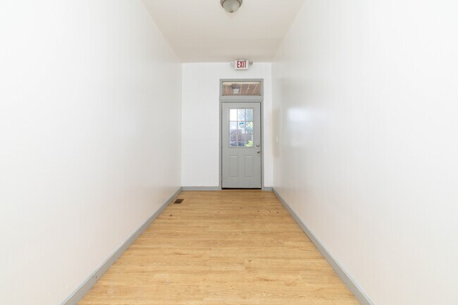 Building Photo - 3043 E 5th Ave