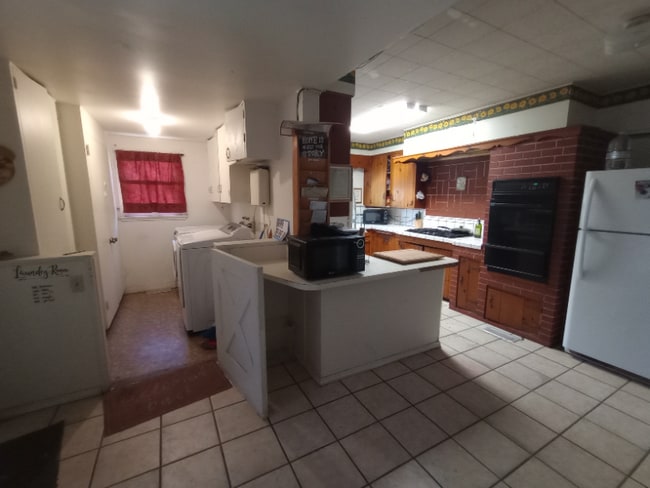 Foto del edificio - 871 E Franklin Ave