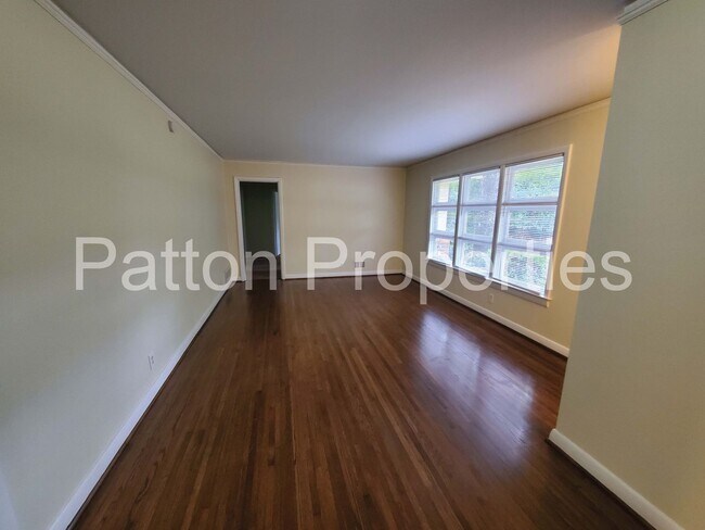 Building Photo - Forest Acres Home