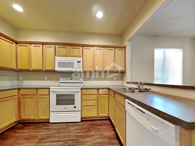 Foto del edificio - 6512 Virginia St SE