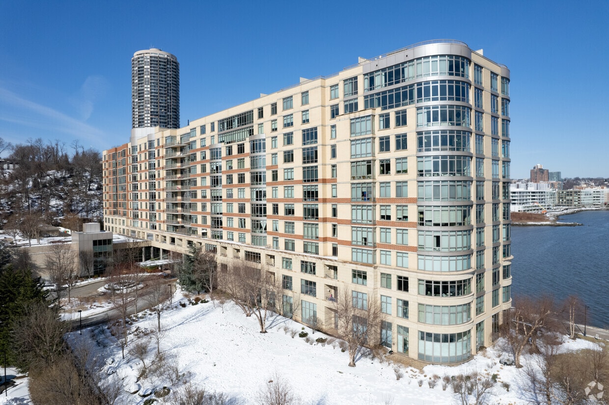 The Watermark Apartments in North Bergen, NJ