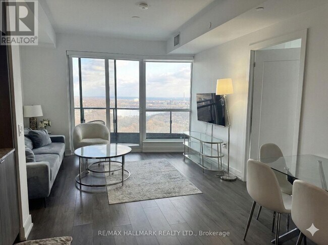 Photo du bâtiment - 585 Bloor St E