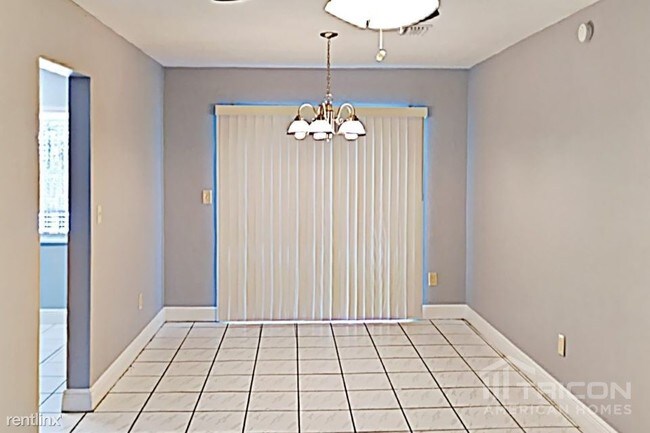 Foto del edificio - 2921 NW 189th St