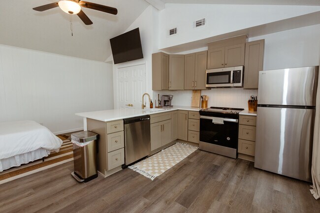 Building Photo - 5409 Edinburgh Dr