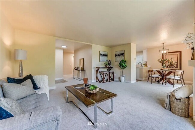 Foto del edificio - Bellevue - Spacious 2 Bedroom / 2 Bath Cor...