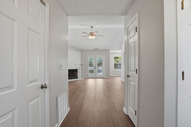 Foto del edificio - RANCH HOME with 3 bedrooms and 2 baths-CONVENIENT LOCATION